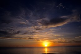 Archipel-des-Comores;-Coucher-de-soleil;-Crépuscule;-France;-Kaleidos;-Kaleidos-images;-La-parole-à-limage;-Laurent-Abad;-Mayotte;-Mer;-Nuages;-Océan-Indien;-Paysage-marin;-Reflets;-Stories-Pictures